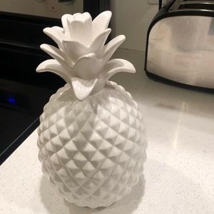 White porcelain pineapple decoration